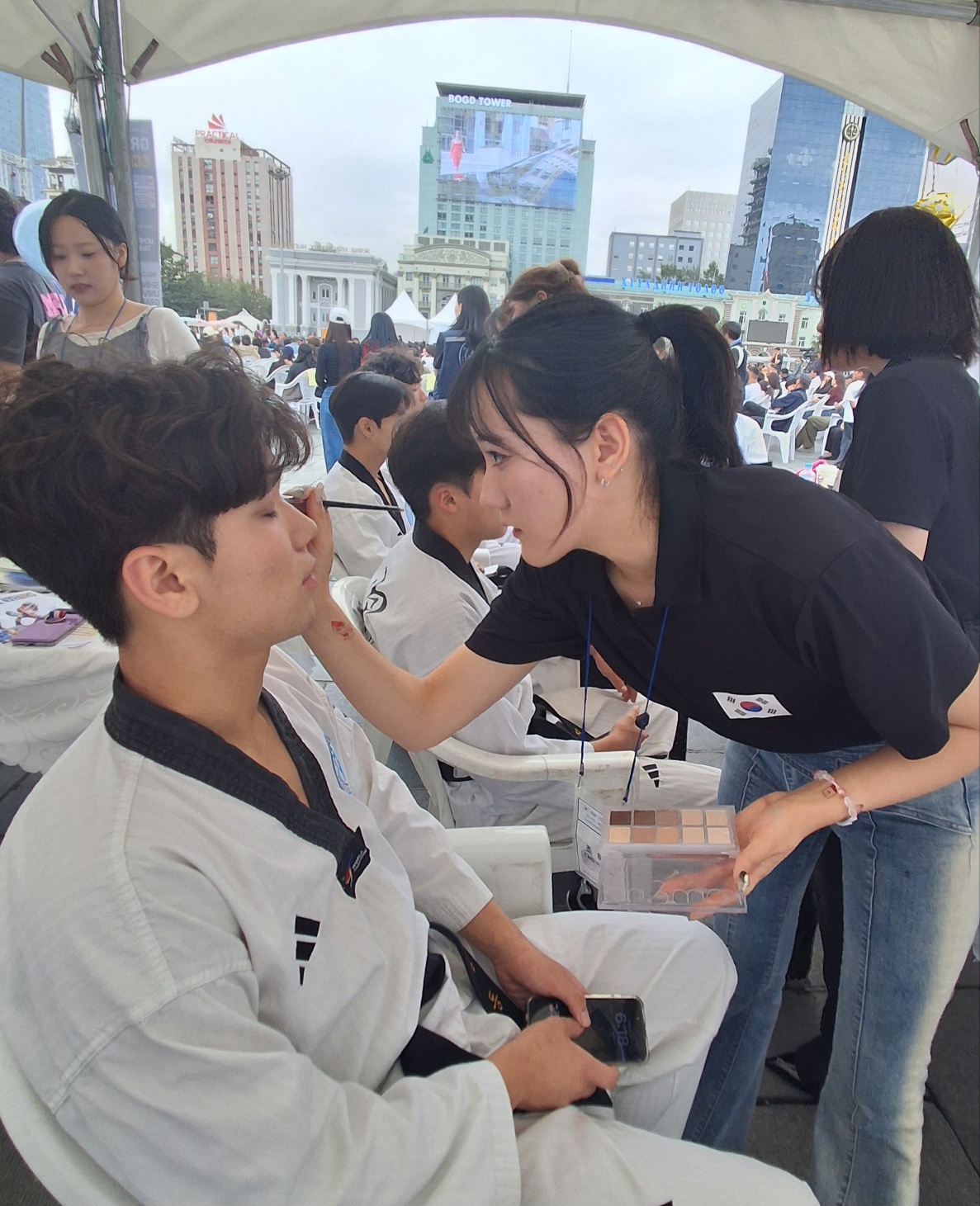 몽골 울란바토르 뷰티 봉사와 무대 분장 담당 1번째 첨부파일 이미지